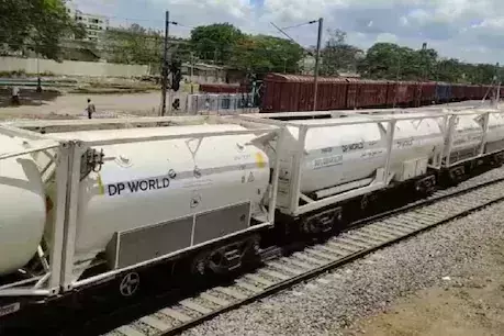 കേരളത്തിനുള്ള ആദ്യ ഓക്സിജൻ എക്സ്‍പ്രസ് ട്രെയിൻ കൊച്ചിയിലെത്തി