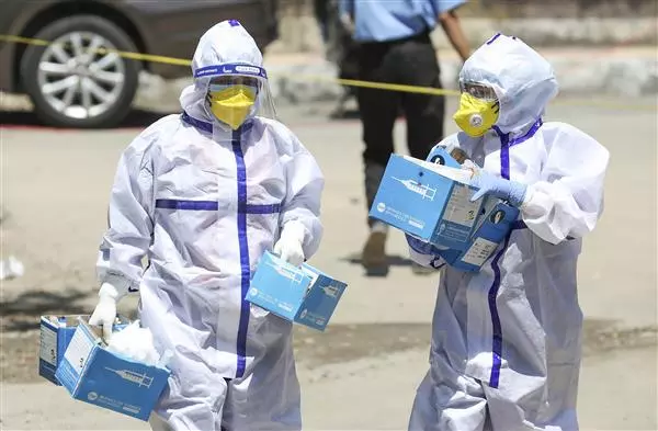 മൂന്ന് ദിവസത്തിനുള്ളില് അന്പത് ലക്ഷം വാക്സിനുകള് കൂടി ലഭ്യമാക്കുമെന്ന് കേന്ദ്രം മൂന്ന് ദിവസത്തിനുള്ളില് അന്പത് ലക്ഷം വാക്സിനുകള് കൂടി ലഭ്യമാക്കുമെന്ന് കേന്ദ്രം