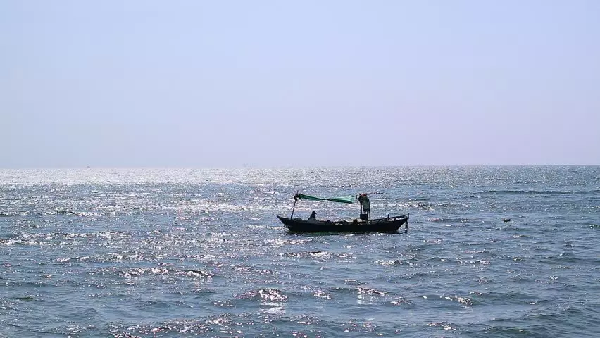 ബേപ്പൂരിൽ നിന്ന് മത്സ്യബന്ധനത്തിന് പോയ ബോട്ട് തകർന്നുവെന്ന് തൊഴിലാളികൾ ബേപ്പൂരിൽ നിന്ന് മത്സ്യബന്ധനത്തിന് പോയ ബോട്ട് തകർന്നുവെന്ന് തൊഴിലാളികൾ