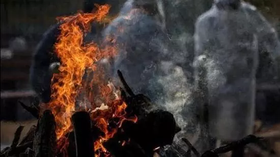 കോവിഡ് ബാധയെ തുടര്ന്ന് ബന്ധുക്കള് ആശുപത്രിയില് ഉപേക്ഷിച്ച രണ്ടു വയസുകാരന് മരിച്ചു കോവിഡ് ബാധയെ തുടര്ന്ന് ബന്ധുക്കള് ആശുപത്രിയില് ഉപേക്ഷിച്ച രണ്ടു വയസുകാരന് മരിച്ചു