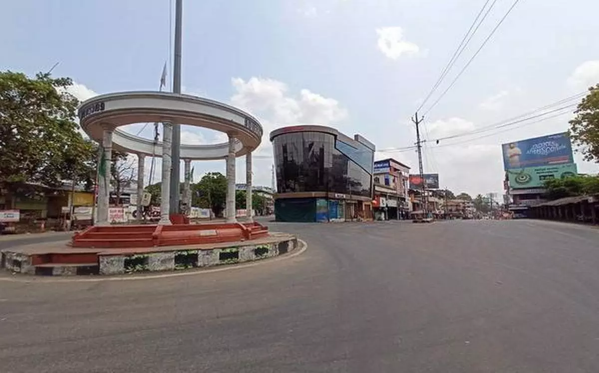 ട്രിപ്പിൾ ലോക്ക്ഡൗൺ: മലപ്പുറം ജില്ലയിലെ നിയന്ത്രണങ്ങൾ ഇങ്ങനെ ട്രിപ്പിൾ ലോക്ക്ഡൗൺ: മലപ്പുറം ജില്ലയിലെ നിയന്ത്രണങ്ങൾ ഇങ്ങനെ