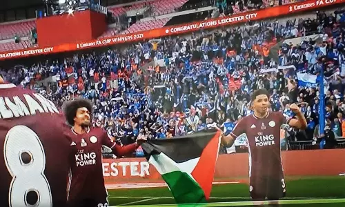 ​ഫലസ്​തീന്‍ പതാകയുയര്‍ത്തി ലെസ്റ്റര്‍ താരങ്ങളുടെ എഫ്.എ കപ്പ് വിജയാഘോഷം