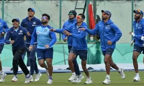 ശ്രീലങ്കയിലും കോവിഡ് കേസുകൾ ഉയരുന്നു; ഇന്ത്യയുടെ ലങ്കൻ പര്യടനം ആശങ്കയിൽ ശ്രീലങ്കയിലും കോവിഡ് കേസുകൾ ഉയരുന്നു; ഇന്ത്യയുടെ ലങ്കൻ പര്യടനം ആശങ്കയിൽ