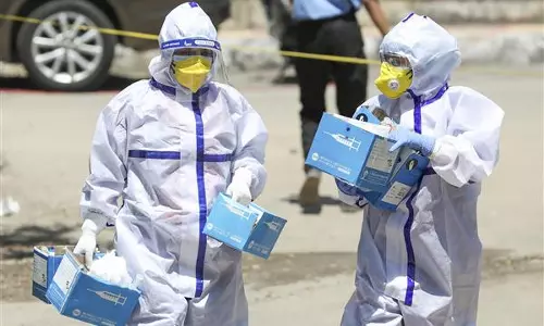 മൂന്ന് ദിവസത്തിനുള്ളില് അന്പത് ലക്ഷം വാക്സിനുകള് കൂടി ലഭ്യമാക്കുമെന്ന് കേന്ദ്രം മൂന്ന് ദിവസത്തിനുള്ളില് അന്പത് ലക്ഷം വാക്സിനുകള് കൂടി ലഭ്യമാക്കുമെന്ന് കേന്ദ്രം