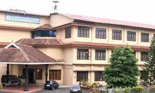 ട്രിപ്പിൾ ലോക്ക് ഡൗണിൽ പരീക്ഷ നടത്താനുള്ള നഴ്സിങ്ങ് കോളേജിന്റെ നീക്കം ഉപേക്ഷിച്ചു ട്രിപ്പിൾ ലോക്ക് ഡൗണിൽ പരീക്ഷ നടത്താനുള്ള നഴ്സിങ്ങ് കോളേജിന്റെ നീക്കം ഉപേക്ഷിച്ചു