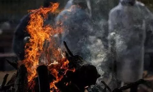 കോവിഡ് ബാധയെ തുടര്ന്ന് ബന്ധുക്കള് ആശുപത്രിയില് ഉപേക്ഷിച്ച രണ്ടു വയസുകാരന് മരിച്ചു കോവിഡ് ബാധയെ തുടര്ന്ന് ബന്ധുക്കള് ആശുപത്രിയില് ഉപേക്ഷിച്ച രണ്ടു വയസുകാരന് മരിച്ചു