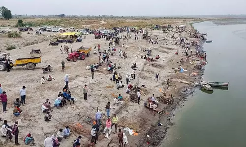 മൃതദേഹങ്ങള്‍ ഗംഗയില്‍ വലിച്ചെറിയുന്നത് അവസാനിപ്പിക്കണമെന്ന് യുപി, ബീഹാര്‍ സംസ്ഥാനങ്ങളോട് കേന്ദ്രം