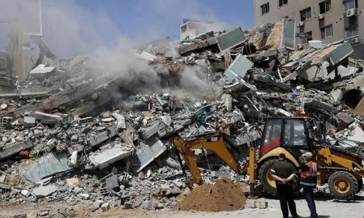 വ്യോമാക്രമണം തുടർന്ന് ഇസ്രായേൽ; ഗസ്സയിൽ ഇന്നലെ മാത്രം കൊല്ലപ്പെട്ടത് 42 പേർ, ആകെ മരണം 192 ആയി വ്യോമാക്രമണം തുടർന്ന് ഇസ്രായേൽ; ഗസ്സയിൽ ഇന്നലെ മാത്രം കൊല്ലപ്പെട്ടത് 42 പേർ, ആകെ മരണം 192 ആയി