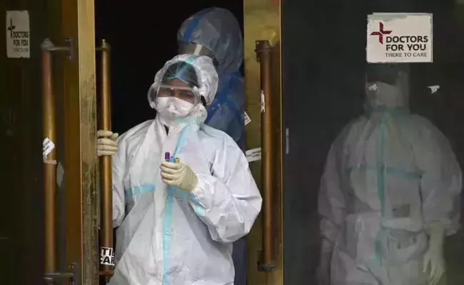 ഇന്ത്യയില്‍ കോവിഡ് വ്യാപനം കുറയുന്നു; പ്രതിദിന കണക്ക് 25 ദിവസത്തിന് ശേഷം മൂന്ന് ലക്ഷത്തില്‍ താഴെ