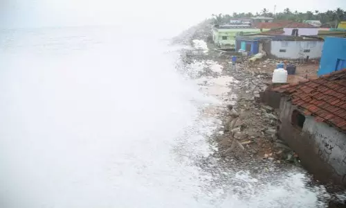 ടോക്ടെ ഗുജറാത്ത് തീരത്തേക്ക്; അതീവ ജാഗ്രത