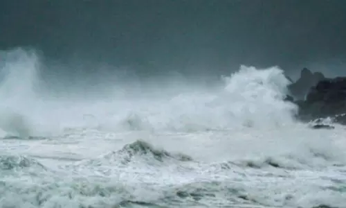 ടോക്ട്ടെ  രണ്ട് മണിക്കൂറിനകം ഗുജറാത്ത് തീരം തൊടുമെന്ന് കാലാവസ്ഥ നിരീക്ഷണ കേന്ദ്രം