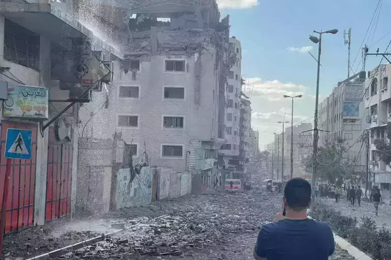 ഖത്തർ റെഡ്​ക്രസൻറ്​ സൊസൈറ്റിയുടെ ഗസ്സയിലെ ആസ്ഥാനത്തിന്​ നേരെ ഇസ്രായേല്‍ ആക്രമണം