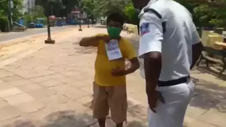 മിഠായി വാങ്ങാന്‍ പോകുന്നതാ സാറെ; ലോക്ഡൌണില്‍ വൈറലായി ഒരു വീഡിയോ