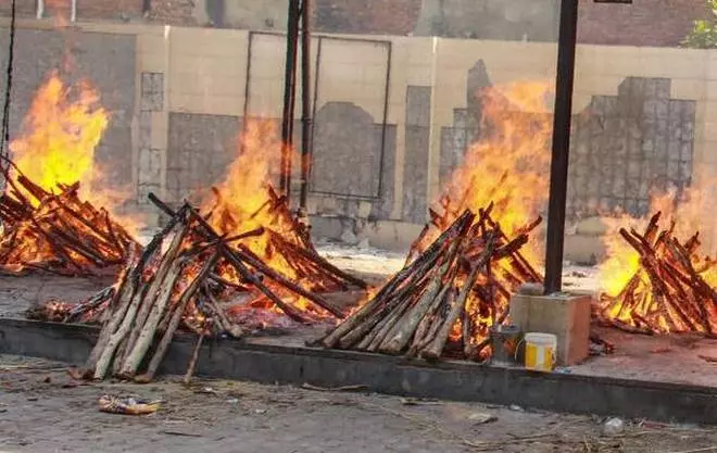 300 കോവിഡ് ബാധിതരുടെ സംസ്കാരം നടത്തിയ കോര്‍പ്പറേഷന്‍ ജീവനക്കാരന്‍ കോവിഡ് ബാധിച്ച് മരിച്ചു