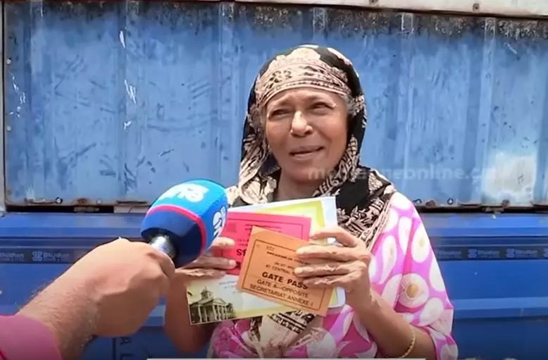 കത്ത് കിട്ടിയപ്പോ ഭയങ്കര സന്തോഷം.. സത്യപ്രതിജ്ഞയില് പങ്കെടുക്കാന് സുബൈദ ഉമ്മയും കത്ത് കിട്ടിയപ്പോ ഭയങ്കര സന്തോഷം.. സത്യപ്രതിജ്ഞയില് പങ്കെടുക്കാന് സുബൈദ ഉമ്മയും