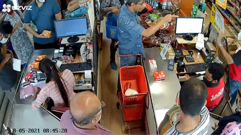 മാസ്ക് ധരിക്കുകയെന്നത് മണ്ടന് നിയമം: ഡോക്ടര് അറസ്റ്റില് മാസ്ക് ധരിക്കുകയെന്നത് മണ്ടന് നിയമം: ഡോക്ടര് അറസ്റ്റില്