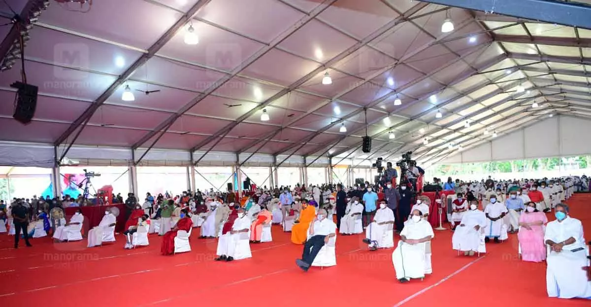 സത്യപ്രതിജ്ഞ നടന്ന പന്തല് ഇനി വാക്സിനേഷന് കേന്ദ്രം സത്യപ്രതിജ്ഞ നടന്ന പന്തല് ഇനി വാക്സിനേഷന് കേന്ദ്രം