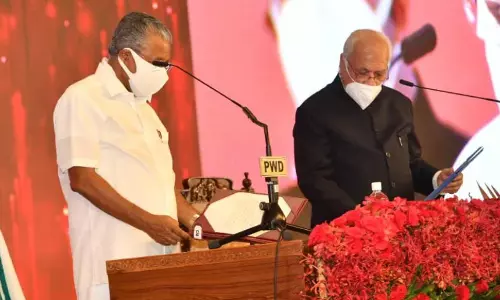 കോവിഡ് പ്രോട്ടോകോൾ പാലിച്ച് സത്യപ്രതിജ്ഞ; പങ്കെടുത്തത് 500ൽ താഴെ പേർ