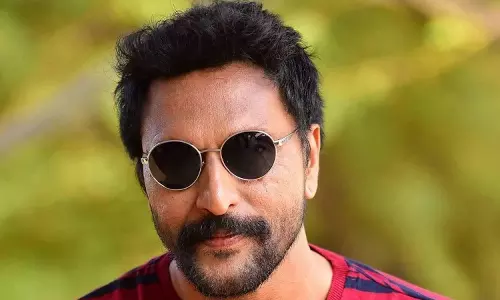 മലയാള താരങ്ങളുടെ ഫോട്ടോയില്‍ പവര്‍ സ്റ്റാറിനെ ഉള്‍പ്പെടുത്തിയില്ലെന്ന് ഒമര്‍ ലുലു; വിലക്കാണോ എന്ന് ബാബു ആന്‍റണി