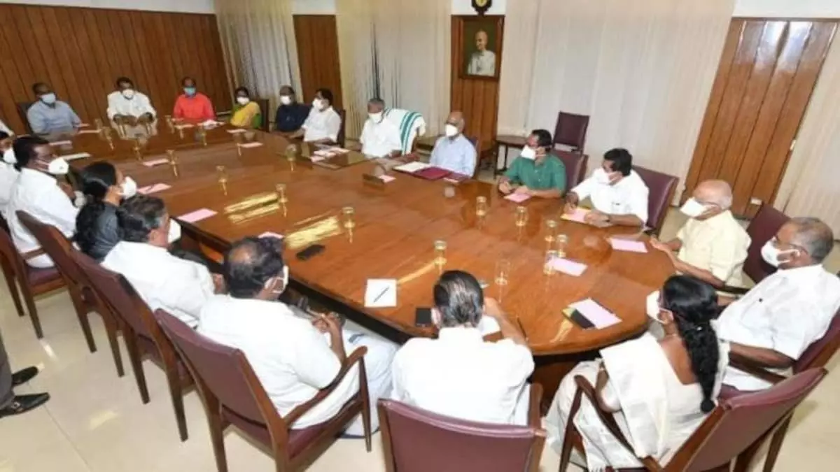 പേഴ്സണല് സ്റ്റാഫുകളെ ഇന്ന് തീരുമാനിക്കും: പരമാവധി പ്രായം 51 എന്ന് തീരുമാനം പേഴ്സണല് സ്റ്റാഫുകളെ ഇന്ന് തീരുമാനിക്കും: പരമാവധി പ്രായം 51 എന്ന് തീരുമാനം