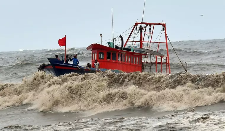 ബേപ്പൂരില്‍ നിന്ന് കാണാതായ മത്സ്യബന്ധന ബോട്ട് ഇനിയും കണ്ടെത്തിയില്ല