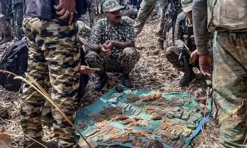 മഹാരാഷ്ട്രയില്‍ പൊലീസുമായി ഏറ്റുമുട്ടല്‍; 13 നക്‌സലുകളെ വധിച്ചു