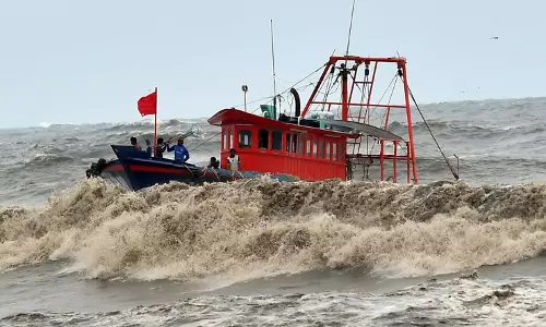 ബേപ്പൂരില്‍ നിന്ന് കാണാതായ മത്സ്യബന്ധന ബോട്ട് ഇനിയും കണ്ടെത്തിയില്ല