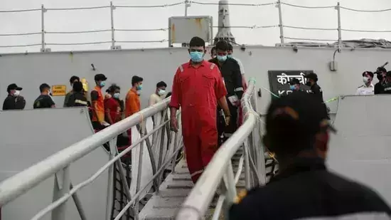 ബാർജ് അപകടത്തിൽപെട്ട സംഭവം; ക്യാപ്റ്റനെതിരെ മുംബൈ പൊലീസ് കേസെടുത്തു