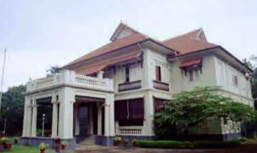 ആ വിശ്വാസത്തെ ഭയമില്ല; മൻമോഹൻ ബംഗ്ലാവും 13–ാം നമ്പര് കാറും മന്ത്രിമാര് ഏറ്റെടുത്തു ആ വിശ്വാസത്തെ ഭയമില്ല; മൻമോഹൻ ബംഗ്ലാവും 13–ാം നമ്പര് കാറും മന്ത്രിമാര് ഏറ്റെടുത്തു