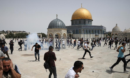 വെടിനിർത്തൽ കാറ്റിൽപറത്തി ഇസ്രായേൽ; അൽഅഖ്സയിൽ ജുമുഅ നിസ്കാരത്തിനിടെ വിശ്വാസികൾക്കുനേരെ സൈന്യത്തിന്റെ അഴിഞ്ഞാട്ടം വെടിനിർത്തൽ കാറ്റിൽപറത്തി ഇസ്രായേൽ; അൽഅഖ്സയിൽ ജുമുഅ നിസ്കാരത്തിനിടെ വിശ്വാസികൾക്കുനേരെ സൈന്യത്തിന്റെ അഴിഞ്ഞാട്ടം