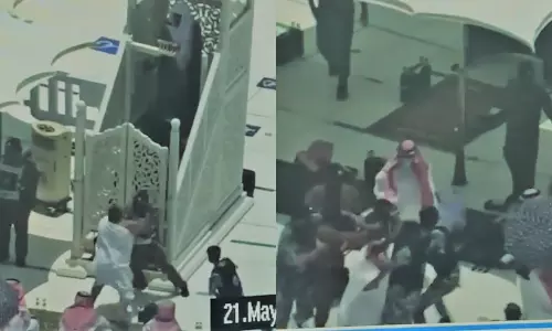 കഅ്ബക്കരികെ മിമ്പറിലേക്ക് ഓടിക്കയറാൻ ശ്രമിച്ചയാൾ അറസ്റ്റിൽ; സിസിടിവി ദൃശ്യങ്ങൾ പുറത്ത്