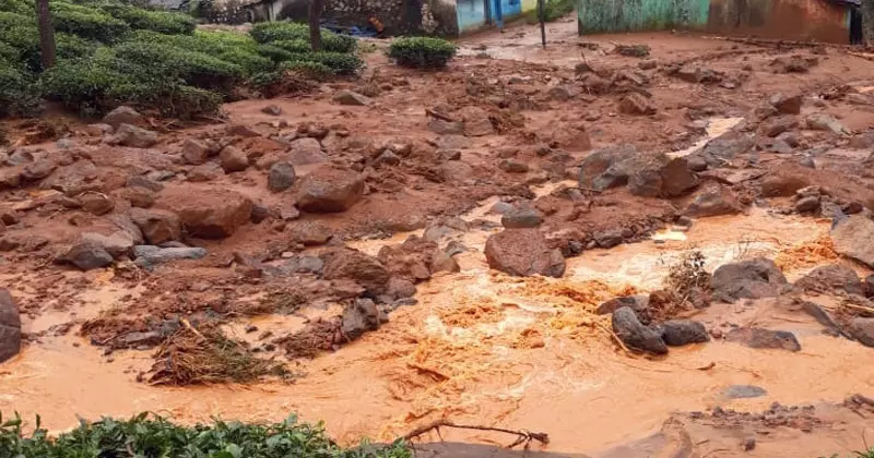 പത്തനംതിട്ട മൂഴിയാറിൽ ഉരുൾപൊട്ടൽ പത്തനംതിട്ട മൂഴിയാറിൽ ഉരുൾപൊട്ടൽ