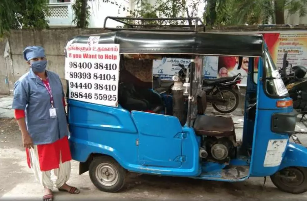 അമ്മയുടെ ഗതി ആര്‍ക്കും വരരുത്.. ഓക്സിജന്‍ ഓട്ടോയുമായി മകള്‍