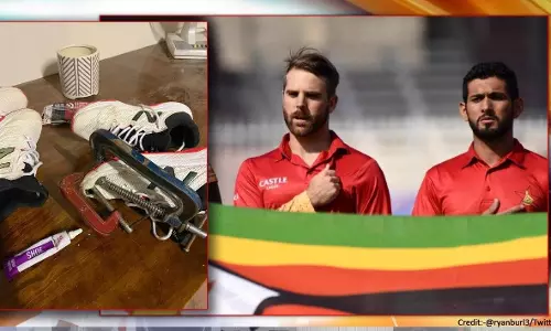 പശ വെച്ച് ഷൂ ഒട്ടിച്ച് കളിക്കേണ്ട അവസ്ഥയാണ്, ഷൂ വാങ്ങി നൽകാൻ സ്പോൺസർമാരില്ല.. സിംബാവെ ക്രിക്കറ്റ് താരത്തിന്റെ ട്വീറ്റ് പശ വെച്ച് ഷൂ ഒട്ടിച്ച് കളിക്കേണ്ട അവസ്ഥയാണ്, ഷൂ വാങ്ങി നൽകാൻ സ്പോൺസർമാരില്ല.. സിംബാവെ ക്രിക്കറ്റ് താരത്തിന്റെ ട്വീറ്റ്