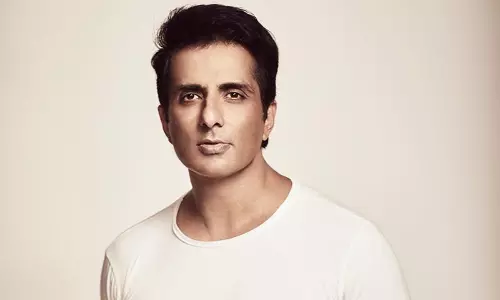 ബോളിവുഡ് നടൻ സോനു സൂദിന്റെ മുംബൈ ഓഫിസിൽ ഇൻകം ടാക്‌സ് റെയ്ഡ്