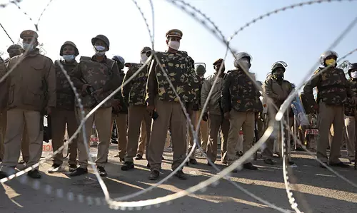 കര്ഷക പ്രക്ഷോഭത്തെ നേരിടാന് 3000 സായുധ പൊലീസിനെ വിന്യസിച്ച് ഹരിയാന സര്ക്കാര് കര്ഷക പ്രക്ഷോഭത്തെ നേരിടാന് 3000 സായുധ പൊലീസിനെ വിന്യസിച്ച് ഹരിയാന സര്ക്കാര്