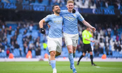 ഇരട്ട ഗോളുമായി അഗ്വേറോ വിടപറഞ്ഞു; ലിവർപൂൾ ചാമ്പ്യൻസ് ലീഗിന്