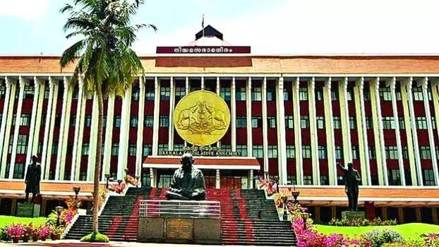 എംഎല്എമാരുടെ സത്യപ്രതിജ്ഞയോടെ നിയമസഭാ സമ്മേളനം തുടങ്ങി എംഎല്എമാരുടെ സത്യപ്രതിജ്ഞയോടെ നിയമസഭാ സമ്മേളനം തുടങ്ങി