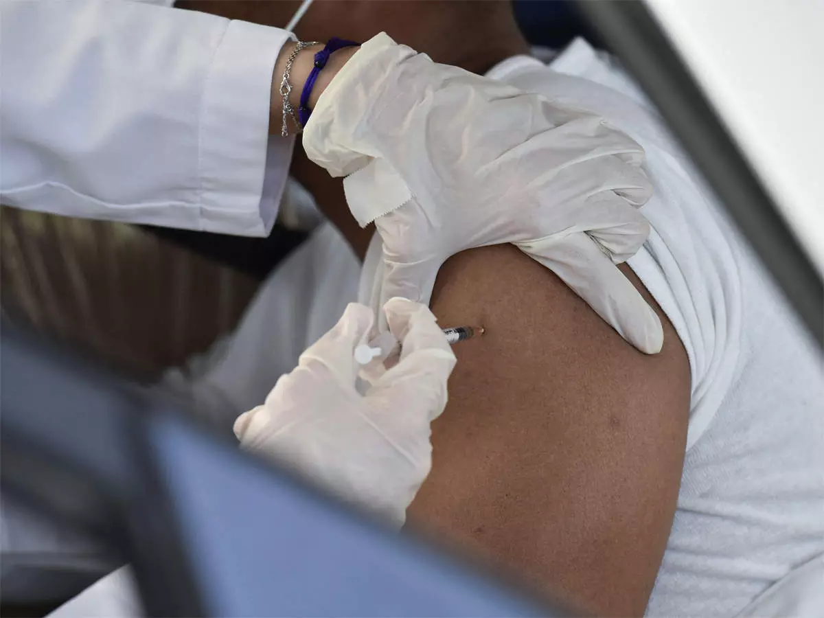 സൌദിയില് വിസിറ്റ് വിസയില് കഴിയുന്നവര്ക്ക് വാക്സിനേഷന് ഇല്ല സൌദിയില് വിസിറ്റ് വിസയില് കഴിയുന്നവര്ക്ക് വാക്സിനേഷന് ഇല്ല