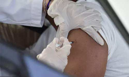 സൌദിയില് വിസിറ്റ് വിസയില് കഴിയുന്നവര്ക്ക് വാക്സിനേഷന് ഇല്ല സൌദിയില് വിസിറ്റ് വിസയില് കഴിയുന്നവര്ക്ക് വാക്സിനേഷന് ഇല്ല