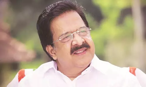 വി.ഡി സതീശന് വിജയാശംസകൾ നേർന്ന് ചെന്നിത്തല വി.ഡി സതീശന് വിജയാശംസകൾ നേർന്ന് ചെന്നിത്തല