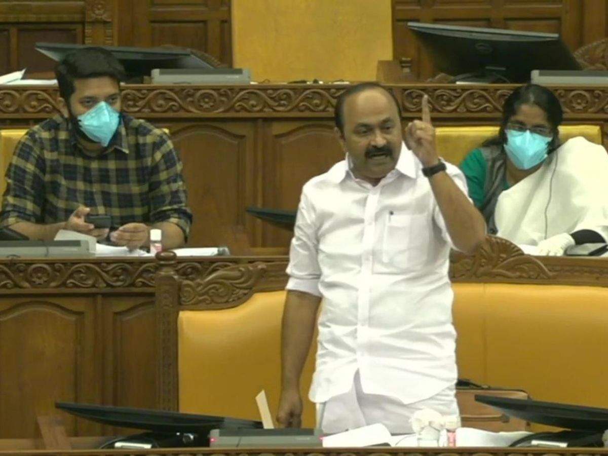 സ്പീക്കര്‍ സഭക്ക് പുറത്ത് രാഷ്ട്രീയം പറഞ്ഞാല്‍ പ്രതിപക്ഷം പ്രതികരിക്കുമെന്ന് വി.ഡി സതീശന്‍