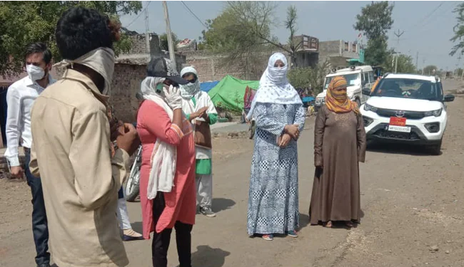 വാക്സിന്‍ വിതരണത്തിനെത്തിയ ആരോഗ്യപ്രവര്‍ത്തകരെ അടിച്ചോടിച്ച് നാട്ടുകാര്‍