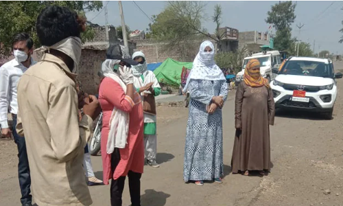 വാക്സിന്‍ വിതരണത്തിനെത്തിയ ആരോഗ്യപ്രവര്‍ത്തകരെ അടിച്ചോടിച്ച് നാട്ടുകാര്‍