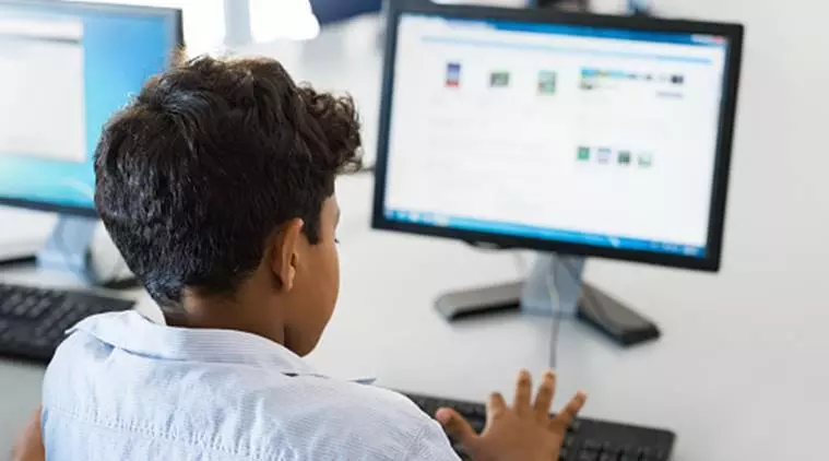 കുട്ടികള്‍ ഓണ്‍ലൈനിലാവുമ്പോള്‍ ചില കാര്യങ്ങള്‍ അവരോട് ചോദിക്കണം; മുന്നറിയിപ്പുമായി പൊലീസ്