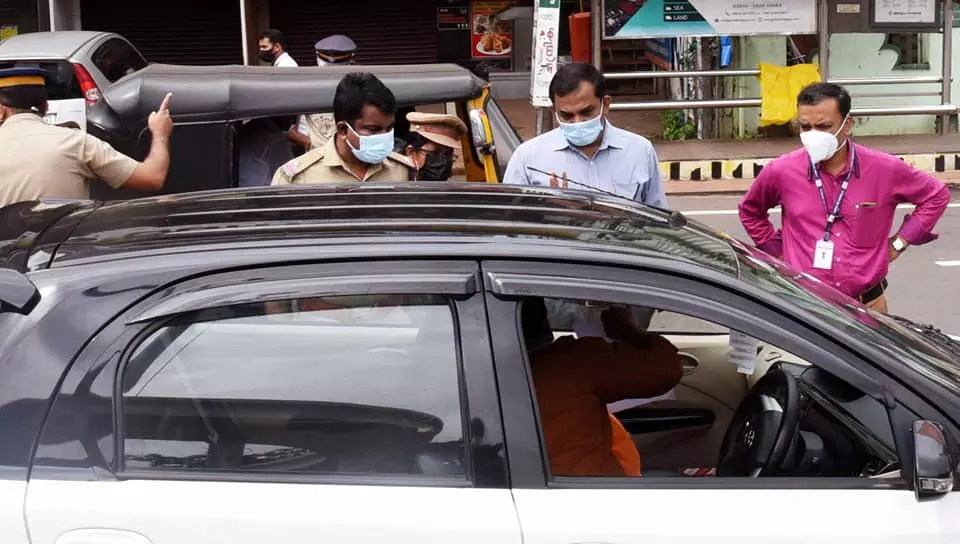 മലപ്പുറത്തെ ടെസ്റ്റ് പോസിറ്റിവിറ്റി കുറയ്ക്കാന് പൊലീസിന്റെ എണ്ണം കൂട്ടിയിട്ട് കാര്യമുണ്ടോ? മലപ്പുറത്തെ ടെസ്റ്റ് പോസിറ്റിവിറ്റി കുറയ്ക്കാന് പൊലീസിന്റെ എണ്ണം കൂട്ടിയിട്ട് കാര്യമുണ്ടോ?