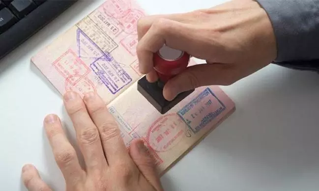 ഒമാനിൽ  പ്രവാസികൾക്ക്​ ജൂൺ ഒന്നു മുതൽ പുതിയ തൊഴിൽ പെർമിറ്റ് ഫീസ്: