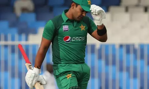 ഒത്തുകളി വിവാദം; പാക് ടീമിലേക്ക് തിരികെയെത്താൻ ഉമർ അക്മൽ പിഴയടച്ചത് 21 ലക്ഷം രൂപ