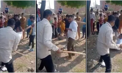 ഒരു മണിക്കൂറോളം തല്ലി, ആരും രക്ഷിക്കാന് വന്നില്ല, കേസ് പിന്വലിക്കാന് ഭീഷണിയുണ്ട്:. ഗോരക്ഷകരുടെ മര്ദനത്തിനിരയായ യുവാവ് ഒരു മണിക്കൂറോളം തല്ലി, ആരും രക്ഷിക്കാന് വന്നില്ല, കേസ് പിന്വലിക്കാന് ഭീഷണിയുണ്ട്:. ഗോരക്ഷകരുടെ മര്ദനത്തിനിരയായ യുവാവ്