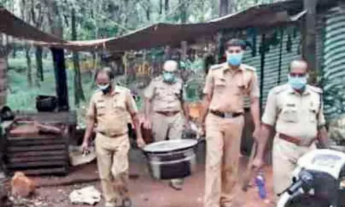 കോവിഡ് നിയന്ത്രണങ്ങള്‍ക്കിടെ ബീഫ് ഫെസ്റ്റ്; ചെമ്പടക്കം പൊലീസ് പൊക്കി